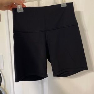 Size 6, 6inch inseam Lululemon align shorts